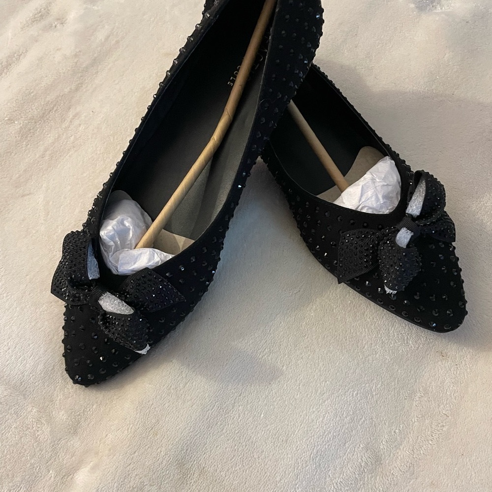 Kenneth Cole Reaction Lucie Jewel Bow Tie 🎀Women's Flat Shoes 7.5M Black NIB 🥿